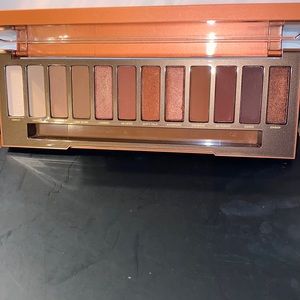Naked Heat eyeshadow palette